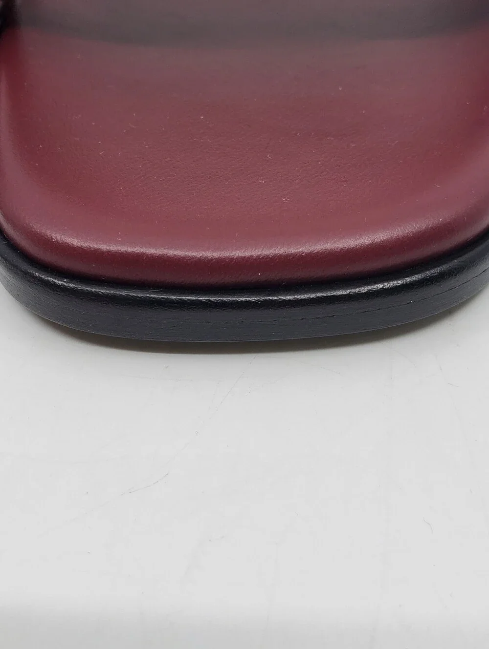 Chanel Crocodille-embossed Mules/sandals Burgundy